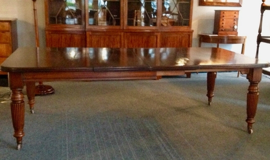 A 19th C mahogany extending dining table having two leaves