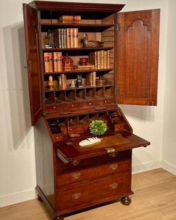 A Beautiful English 18th Century Queen Ann Oak Bureau Bookcase. Ca 1700.