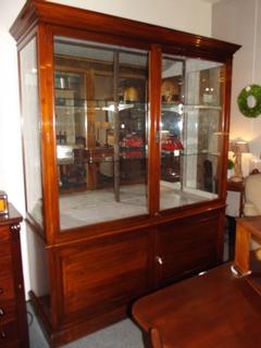 Stunning late 19thC cabinet in mahogany