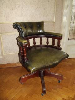 Lovely English desk chair