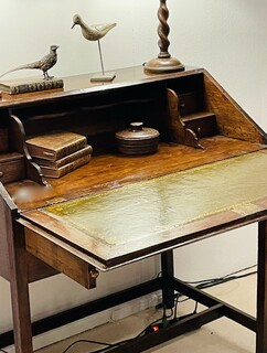A Beautiful English 18th Century Georgian Clerks Desk / Bureau.