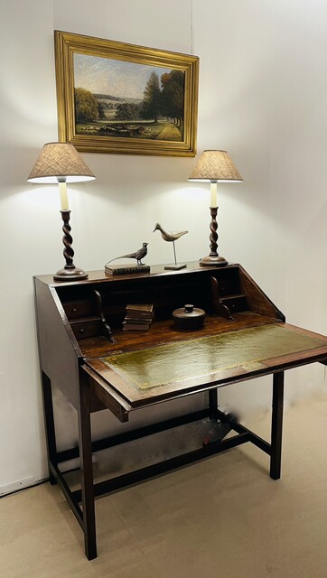 A Beautiful English 18th Century Georgian Clerks Desk / Bureau.