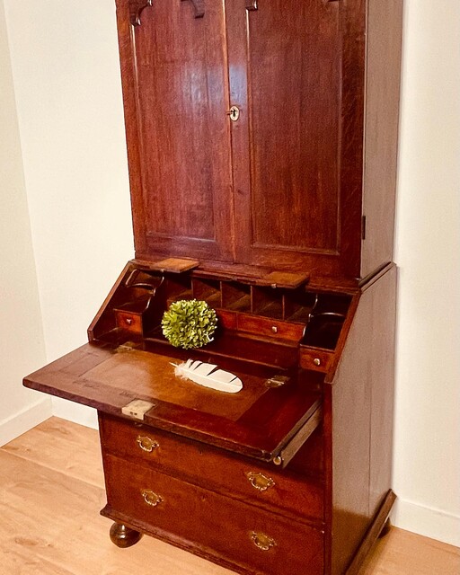 A Beautiful English 18th Century Queen Ann Oak Bureau Bookcase. Ca 1700.