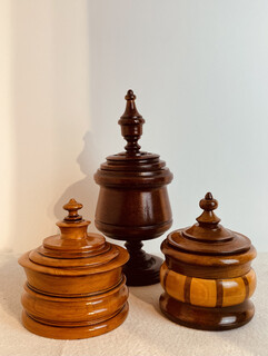 A Set of Three 19th Century Tobacco Jars. Special price L : 200 €    M : 250 €    R : 200 €.