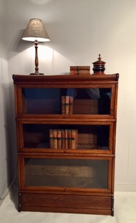 A Small English Oak Globe Wernicke Bookcase. -10 %.