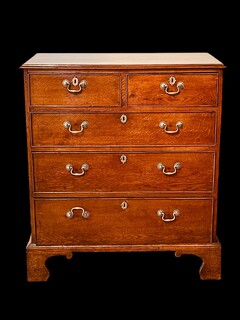 An English 18th Century Georgian Oak Chest of Drawers.