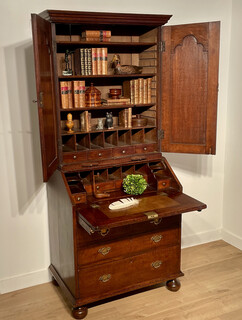 An English 18th Century Queen Ann Bureau Bookcase. Ca 1700.