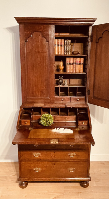 An English 18th Century Queen Ann Bureau Bookcase. Ca 1700.