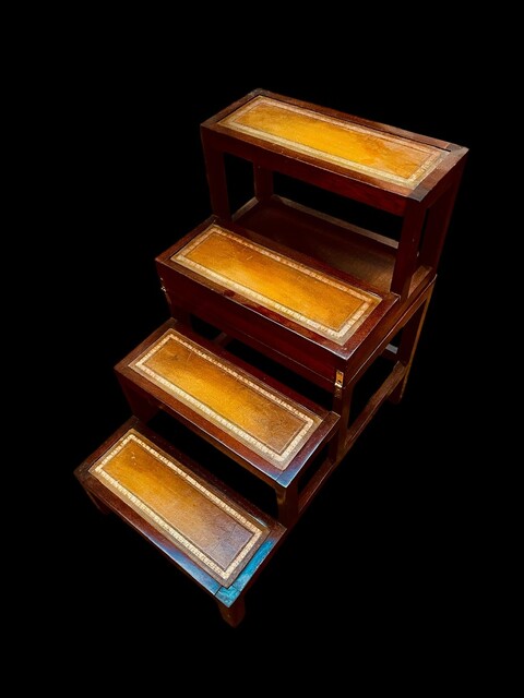 An English 19th Century Mahogany Metamorphic library steps / Coffee table