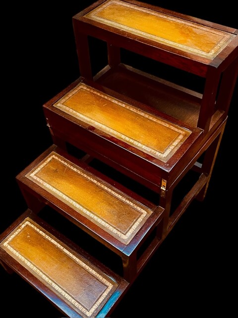 An English 19th Century Mahogany Metamorphic library steps / Coffee table