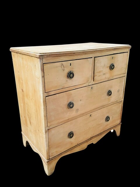 An English Early 19th Century Pine Chest of Drawers. Regency Period.