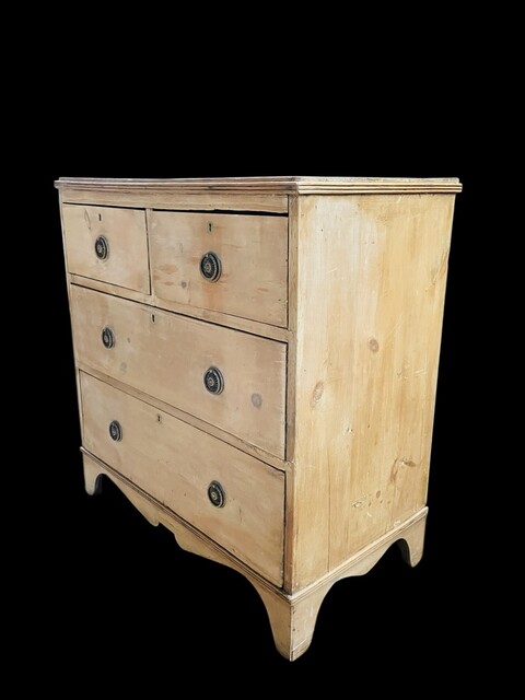 An English Early 19th Century Pine Chest of Drawers. Regency Period.