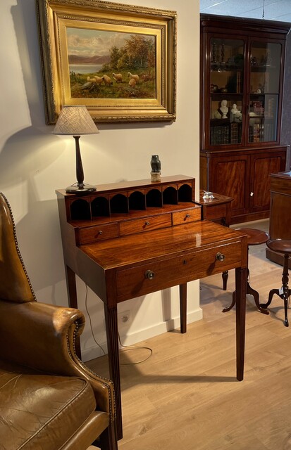An English Early 19th Century  ' Regency ' Small Bureau / Desk.