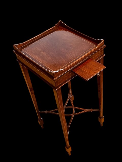 An English Edwardian Mahogany Kettle Stand having Beautiful Satinwood Inlay.