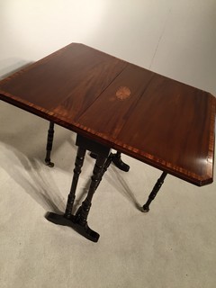 An English Edwardian Mahogany Sutherland Table having a beautiful Satinwood Inlay.