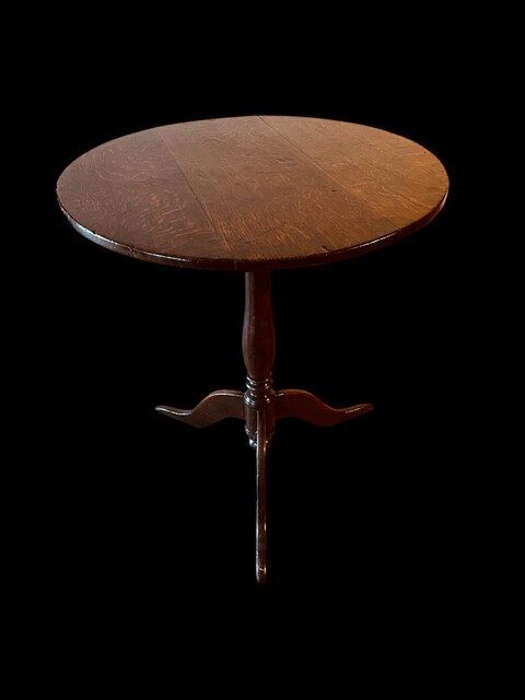 An English Mid 18th Century Georgina Oak Tilt- top Table.