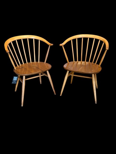 An English Pair of Mid-Century Ercol Windsor Chairs in Elm and Beech