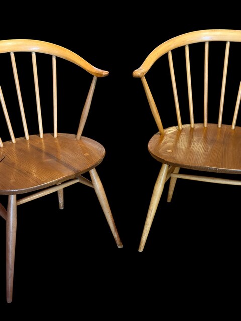 An English Pair of Mid-Century Ercol Windsor Chairs in Elm and Beech
