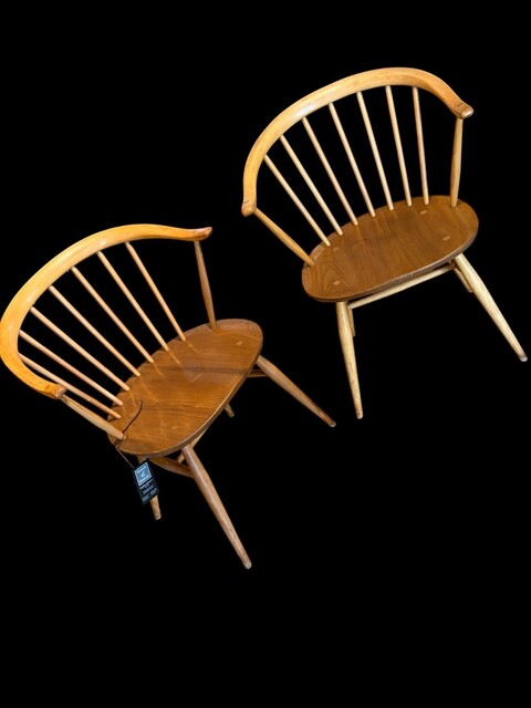 An English Pair of Mid-Century Ercol Windsor Chairs in Elm and Beech