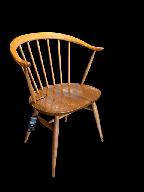An English Pair of Mid-Century Ercol Windsor Chairs in Elm and Beech