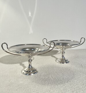 An English Rare Pair of Sterling Silver Edwardian Tazza. London, 1909, John Aldwinckle & James Slater.