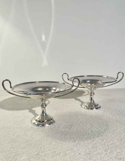 An English Rare Pair of Sterling Silver Edwardian Tazza. London, 1909, John Aldwinckle & James Slater.