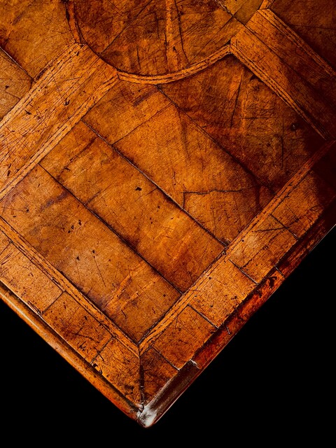 An Exceptionnal English 17th Century Charles II ( 1660-1685 ) walnut Deed Box having a beautiful marquetry. 