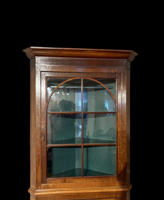 Late 18th century Welsh oak corner cupboard, circa 1780–1800, with astragal glazed upper doors, fielded panel doors and a beautiful  green painted interior.