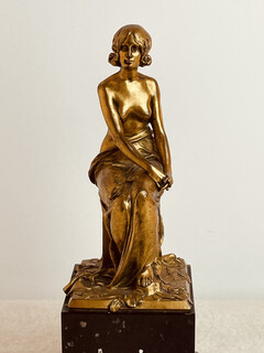 Maurice Bouval ( 1863 - 1916 ) ' Femme Assise ' Golden Bronze, Signed, Ca 1900. France, Toulouse, Haute Garonne. Special price : 600 €.