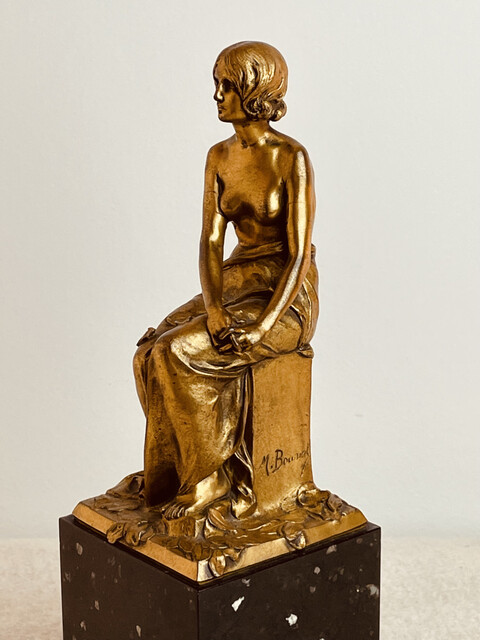 Maurice Bouval ( 1863 - 1916 ) ' Femme Assise ' Golden Bronze, Signed, Ca 1900. France, Toulouse, Haute Garonne. Special price : 600 €.