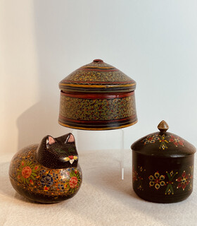 Three Kashmiri Paper Maché Hand Painted Powder Boxes. One in the form of a Cat. Special Price : Cat 150 €, Box M. 250 € , Box R. 150 €. 