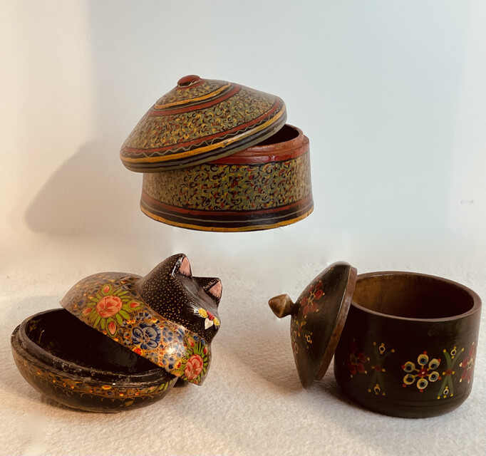 Three Kashmiri Paper Maché Hand Painted Powder Boxes. One in the form of a Cat. Special Price : Cat 150 €, Box M. 250 € , Box R. 150 €. 